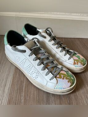 P448 John Women’s Leather Sneakers Iridescent Snake Print Size 38 White Low Top